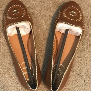 Waverly Flats - never worn. Size 6